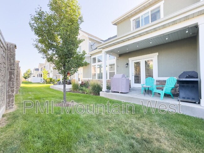 Building Photo - 12702 Stone Heights Dr