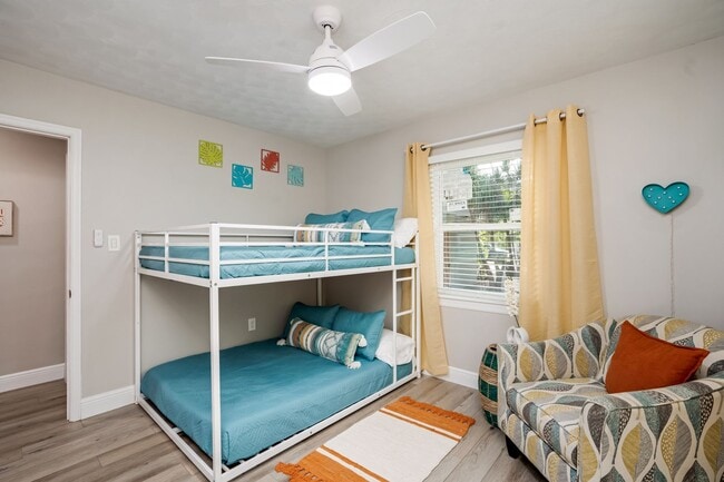 Building Photo - Monthly  FUN Furnished Bradenton, FL Rental VACA or Short term