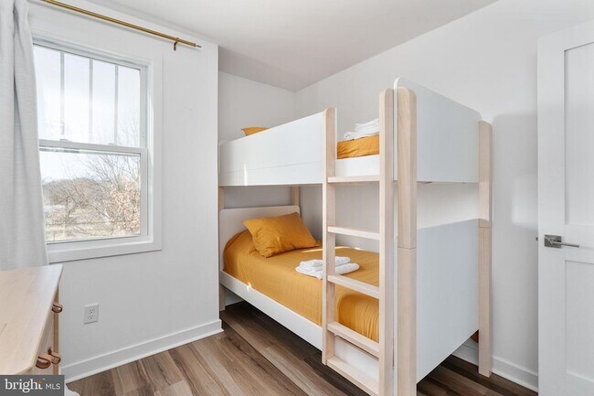 Building Photo - 308 Douglas Ave