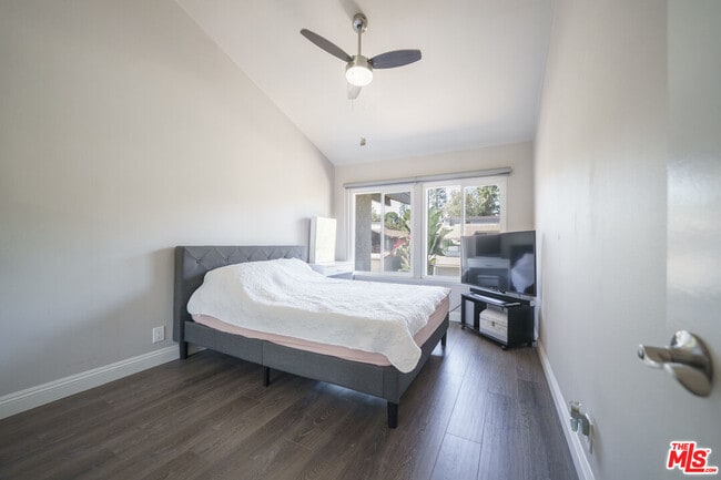 Building Photo - 2040 Woodbriar Ct