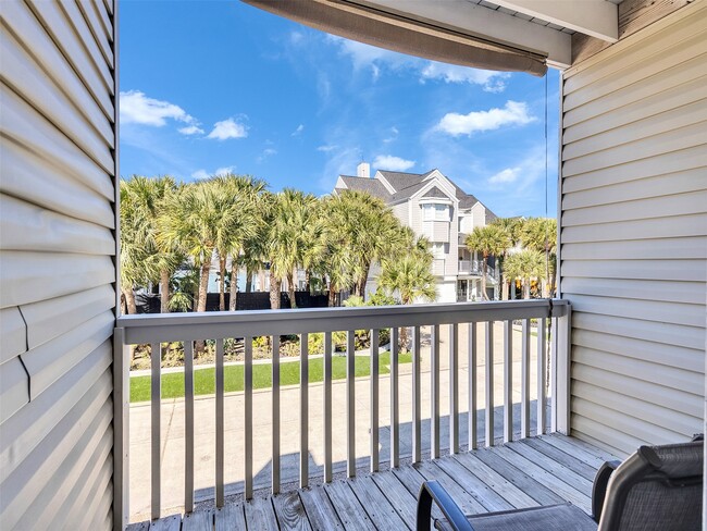 Building Photo - 16627 Bayfront Dr