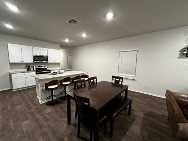 Building Photo - 6015 Bowie Mountain