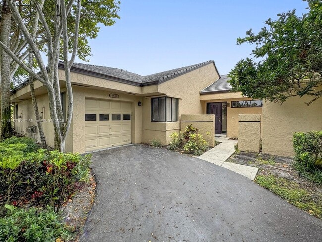Building Photo - 9348 Chelsea Dr S
