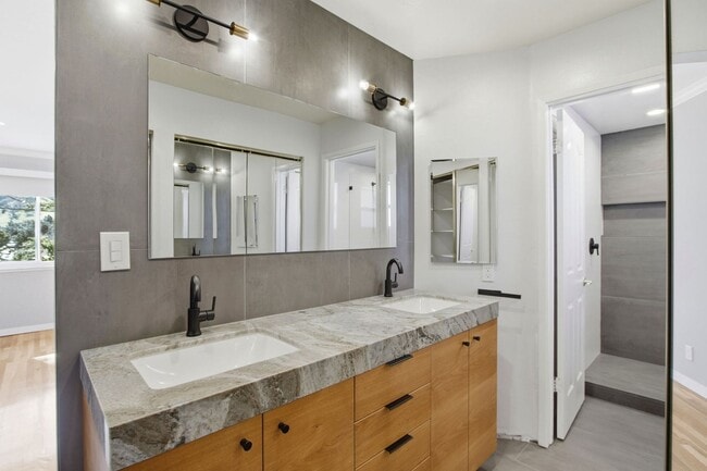 Building Photo - 6137 Banner Dr