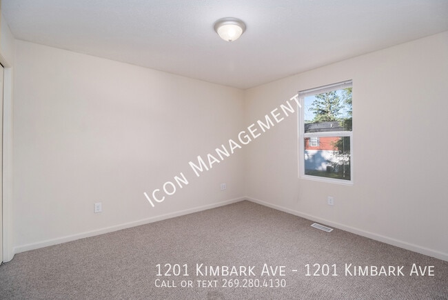 Building Photo - 1201 Kimbark Ave