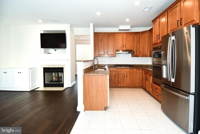 Building Photo - 301 Hillwood Ave