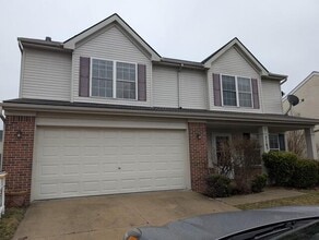 Building Photo - 7165 Maplelawn Dr