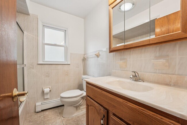 Building Photo - 529 38th St