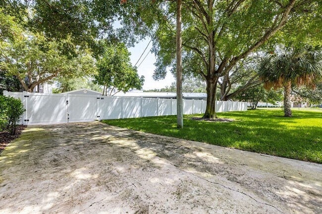 Building Photo - Updated Beach Park Home