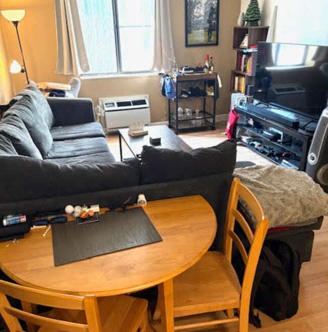 Building Photo - 1339 N Dearborn St