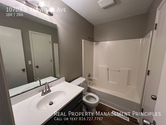 Building Photo - *MOVE-IN SPECIAL* Completely Remodeled, Sp...