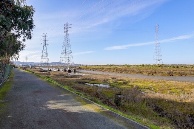 Building Photo - 3 Bed / 2.5 bath, three-level townhome with a bonus home office/den + EV charger in garage. YouTu...