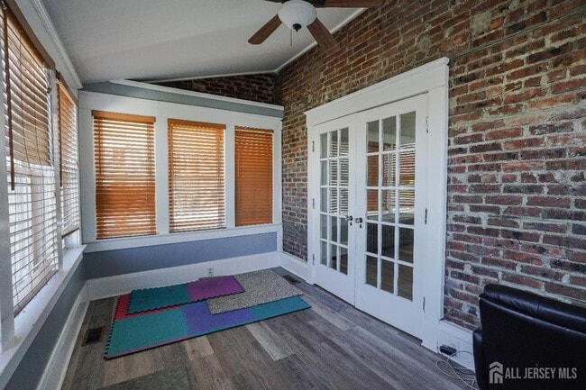 Building Photo - 400 Stockton St