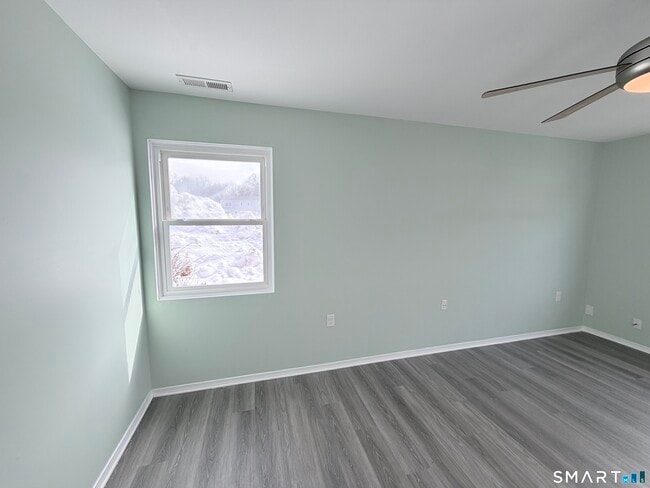 Building Photo - 43 Southwind Ln