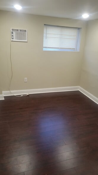 Building Photo - 215 E Walnut Park Dr