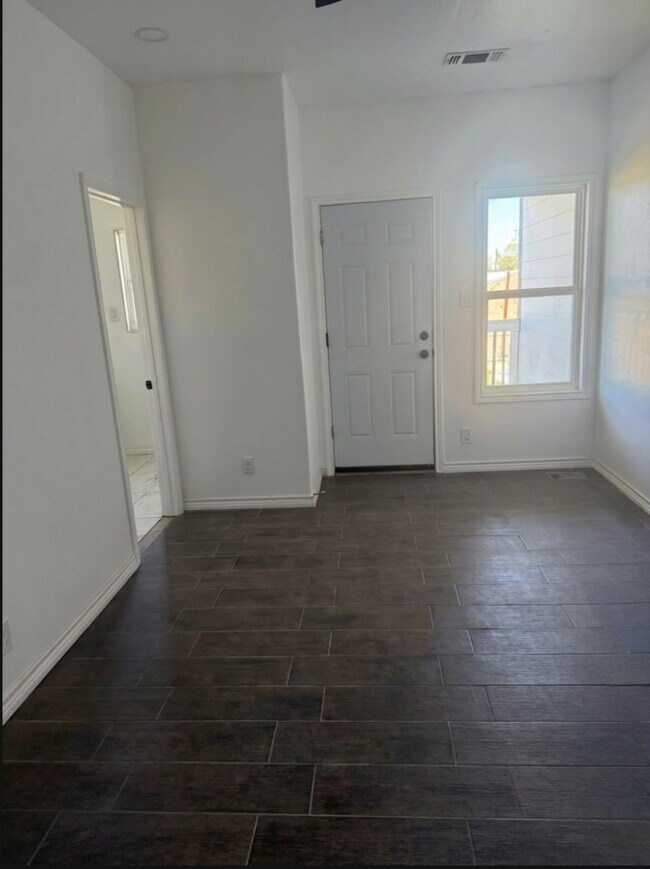 Building Photo - 5519 Osprey Dr