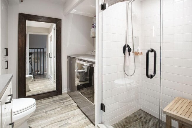 Building Photo - 8885 Bay Dr