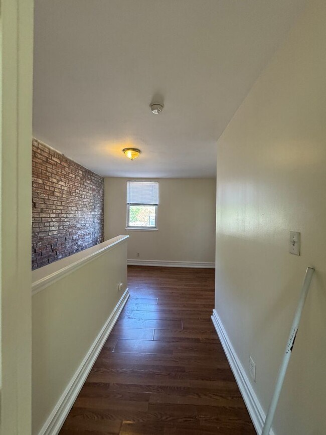 Building Photo - 2027 Russell Blvd