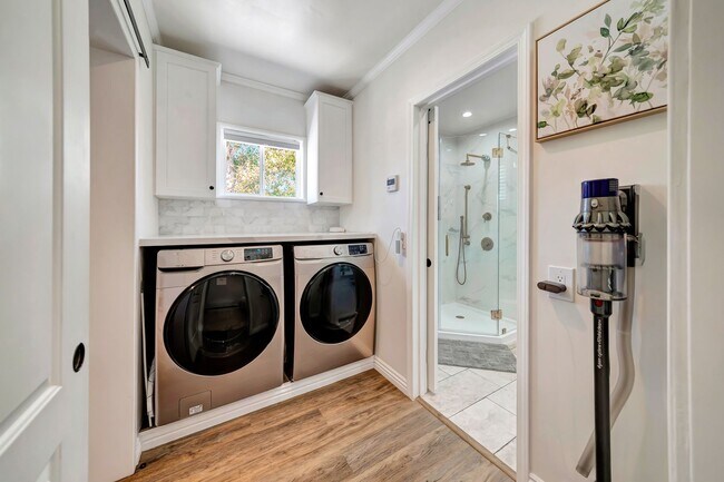 Building Photo - 7847 Apperson St