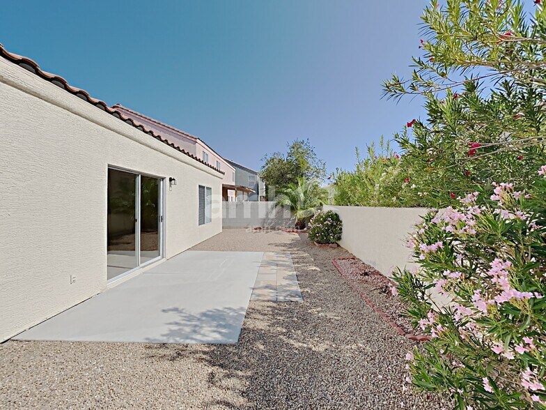 Building Photo - 1660 Encarta St