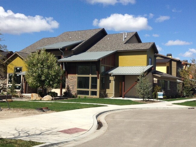 Building Photo - 1271 E Lone Creek Dr