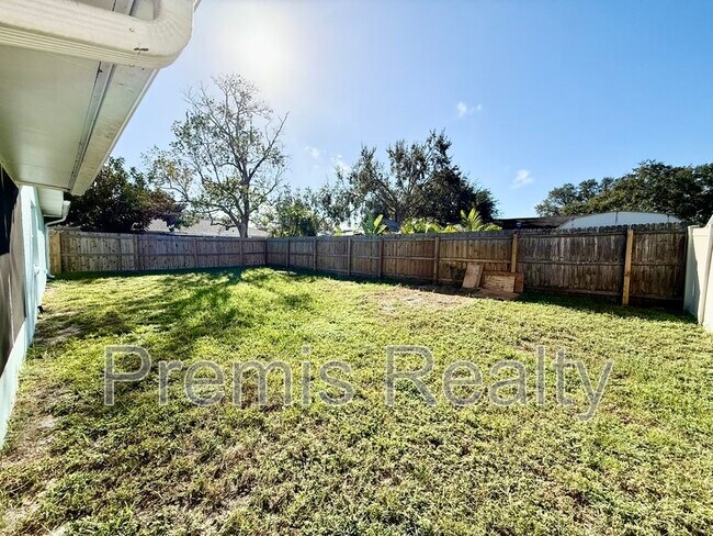 Building Photo - 11950 107th Ave N