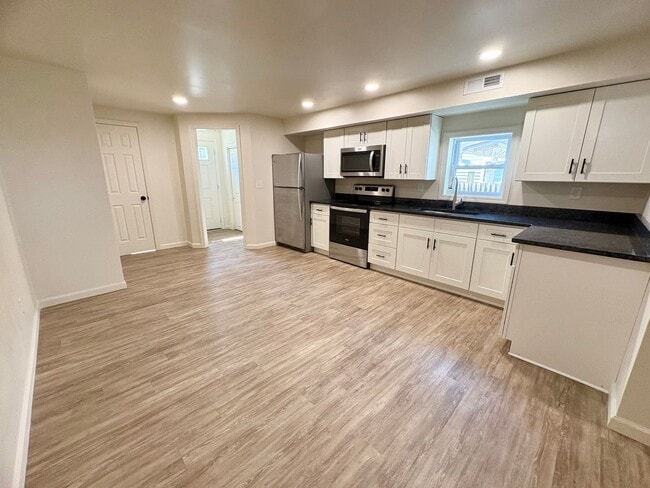 Building Photo - 518 E Cumberland St