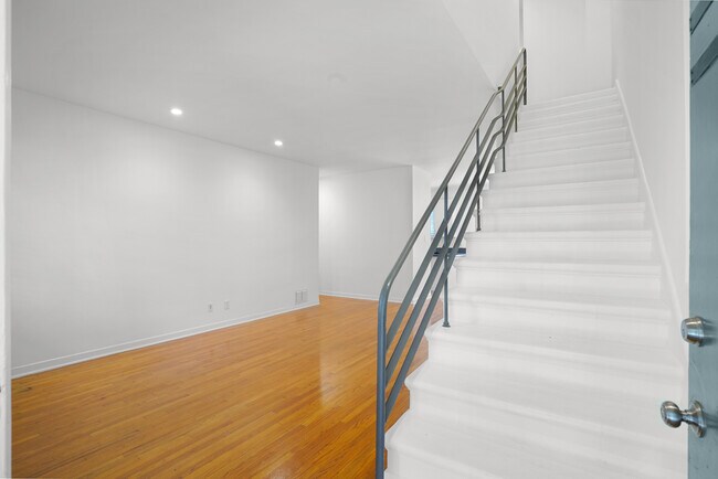 Living Room - 1240 S La Jolla Ave