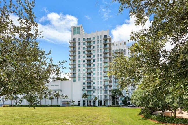 Building Photo - 300 S Australian Ave