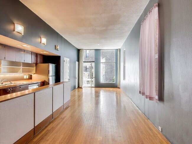 Building Photo - 5203 S Dorchester Ave