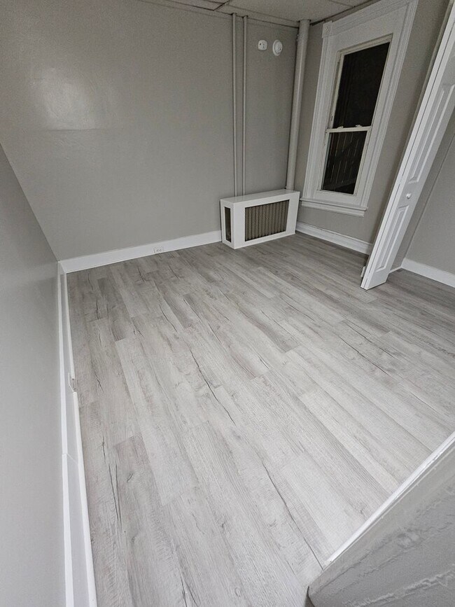 Building Photo - 625 N 6th St