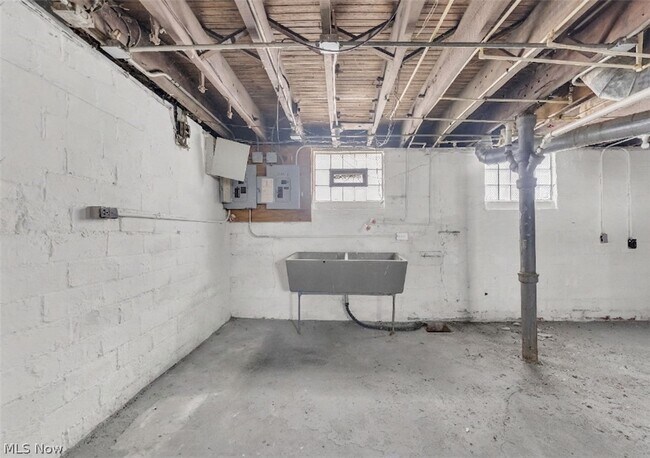 Building Photo - 3554 E 113th St