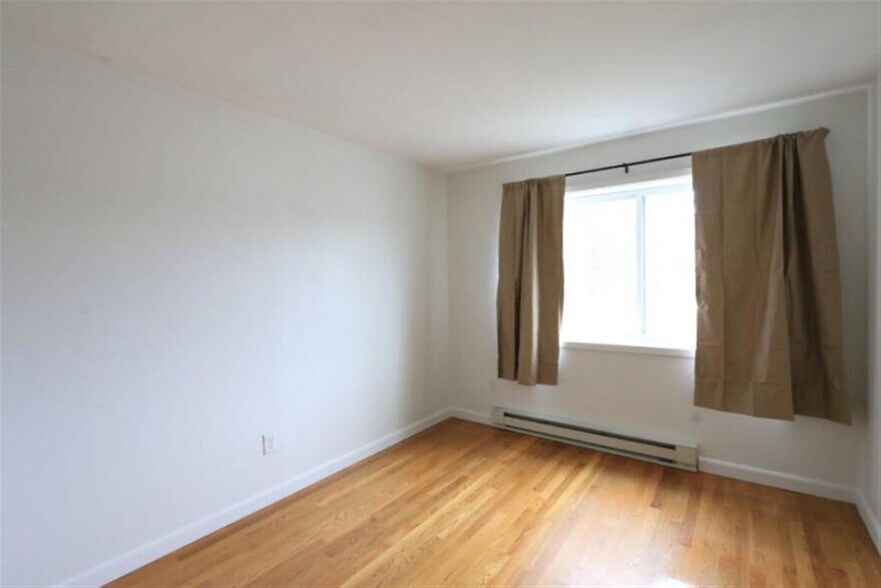 Building Photo - 72 Park St