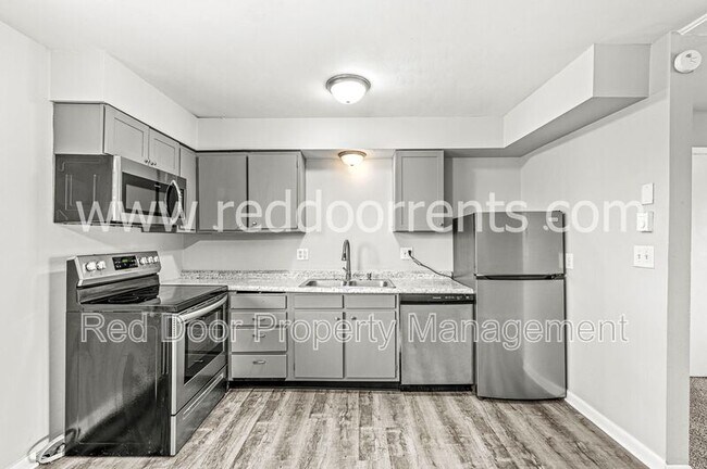 Building Photo - 10301 Medallion Dr