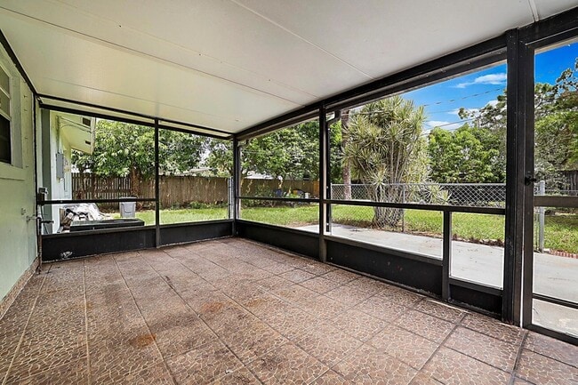 Building Photo - 2346 Caroma Ln