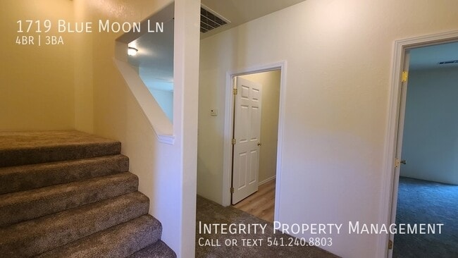 Building Photo - 1719 Blue Moon Ln