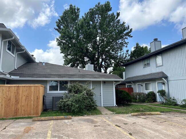 Building Photo - 8038 Sands Point Dr