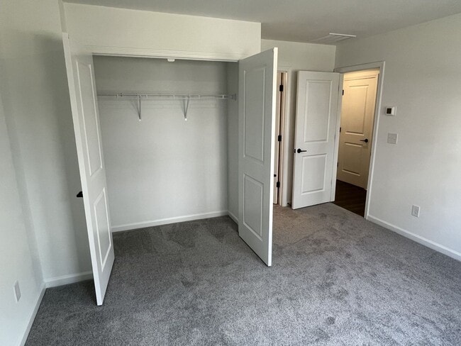 Building Photo - Brand New 4 Bed Townhome in North Charlotte!