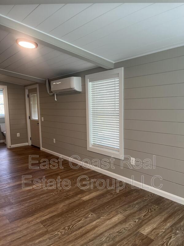 Building Photo - 18061 Crampton Ln