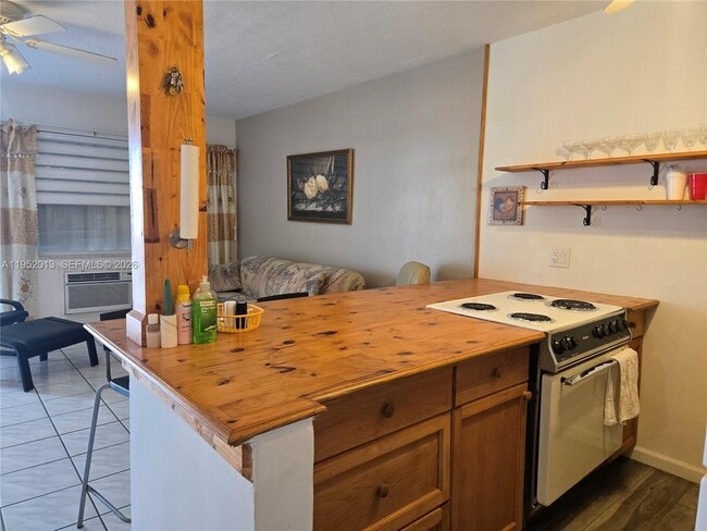 Building Photo - 820 SW 11th Ave