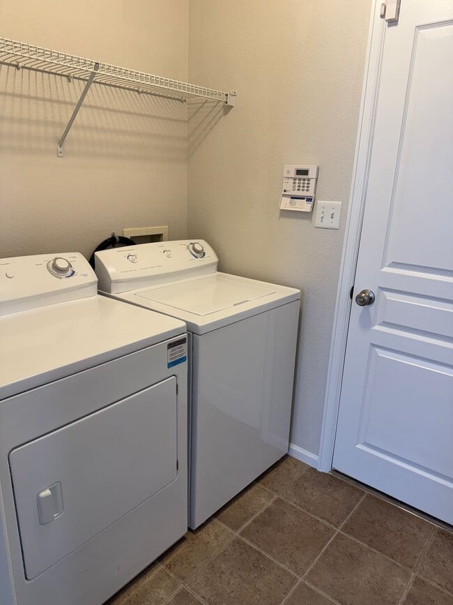 Building Photo - ALL PROSPECTIVE TENANTS MUST SUBMIT A $58 ...