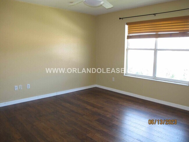 Building Photo - 925 Torrey Pine Dr