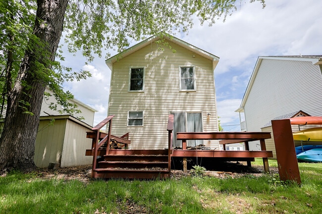Building Photo - 8872 Lagoon Dr