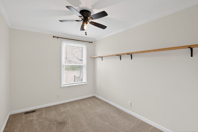 Building Photo - 138 Carriage Dr