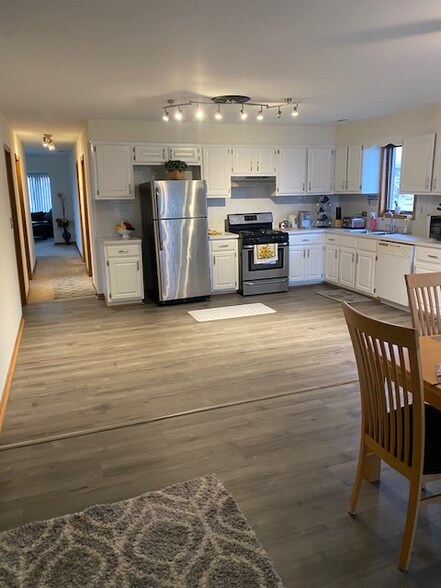 Building Photo - 8821 N Greenwood Ave