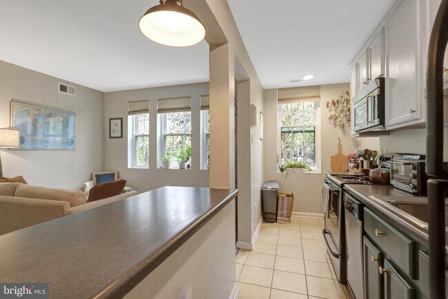 Building Photo - 1811 Key Blvd