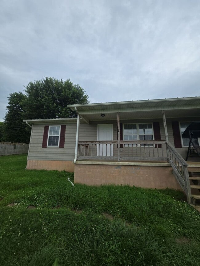Building Photo - Newly Updated 2-Bedroom Apartment in Sparta with Lawn Care Included