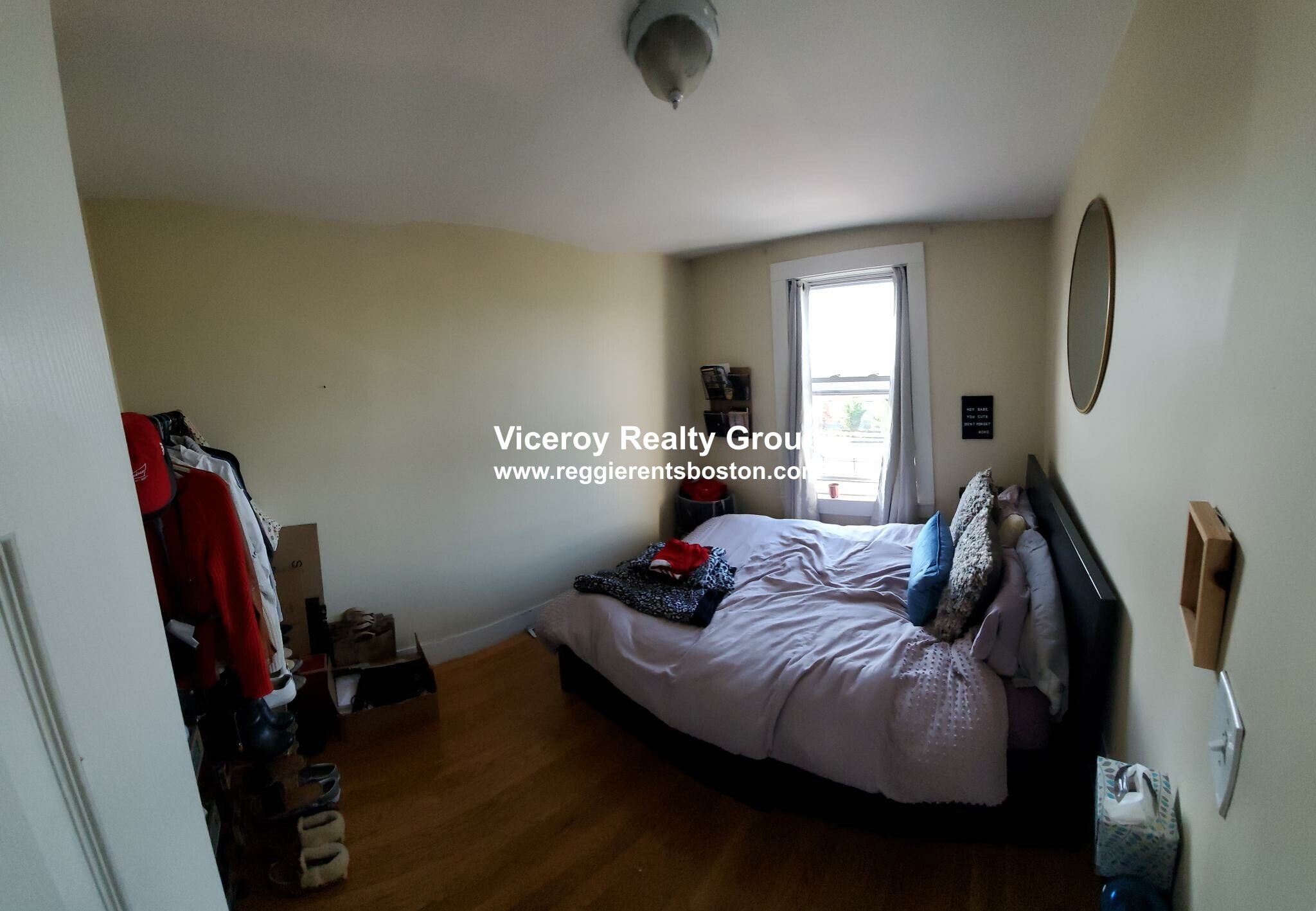 Building Photo - 861 E 1st St