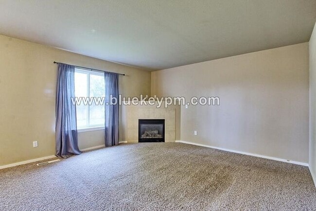 Building Photo - 3 Bed, 2.5 Bath Home with Large Bonus Room/4th Bedroom in Orchards by Prairie High School