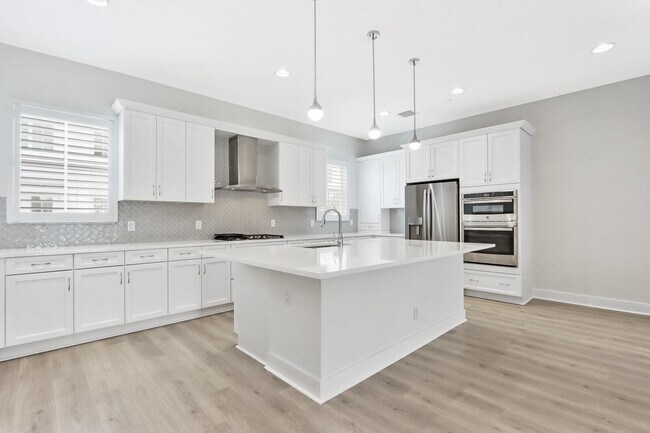 Building Photo - 12556 Gross Pointe Dr